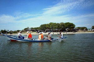 Lake-Victoria-canoe-ride-rg1
