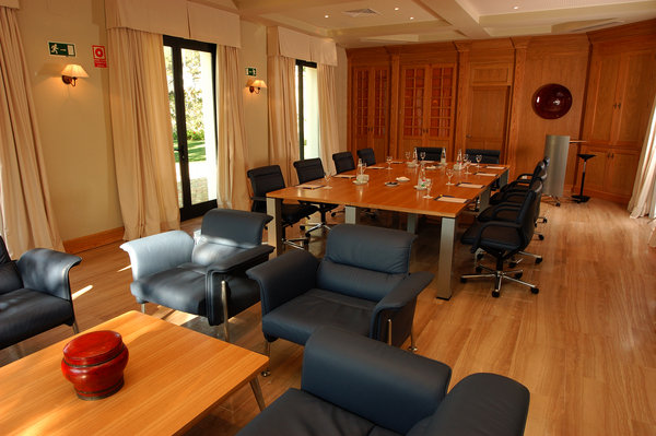 赫雷斯别墅酒店（Hotel Villa de Jerez）