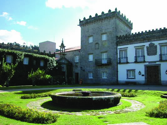 Quiñones de León 大厦&博物馆