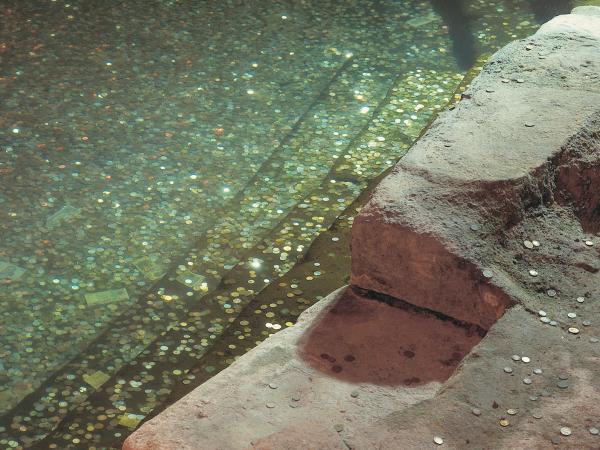 高温浴室和跌水池