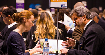 Industry_professionals_discuss_business_at_WTM_Speed_Networking