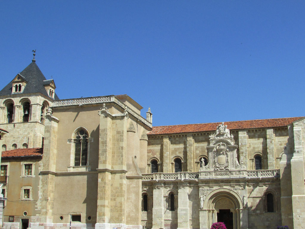 圣伊西德罗皇家教堂全景