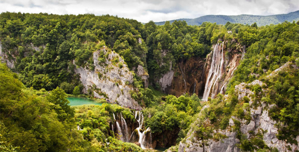 生态保护与旅游并行：克罗地亚十六湖国家公园