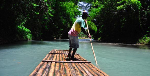 体验牙买加必游之河 感受神奇色彩