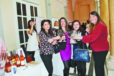 克罗地亚举办国际葡萄酒节喜迎妇女节