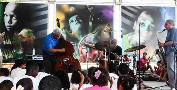 多米尼加举办音乐会庆祝国际爵士日