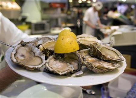 女子从一只牡蛎里吃出50颗珍珠 餐厅经理惊呆