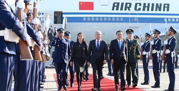 Premier Li Keqiang arrives at Santiago on May 24 to kick off his official visit to Chile. 