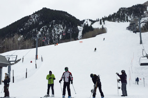 中国旅游同业及滑雪俱乐部考察团抵达阿斯本