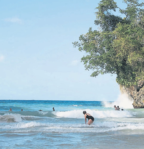 牙买加：游走水和树木之中