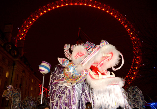 伦敦眼中国春节舞狮