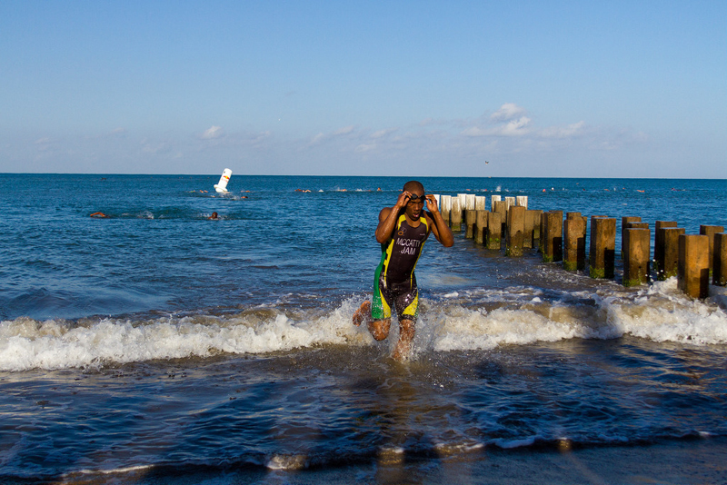 牙买加Jakes越野铁人三项游泳