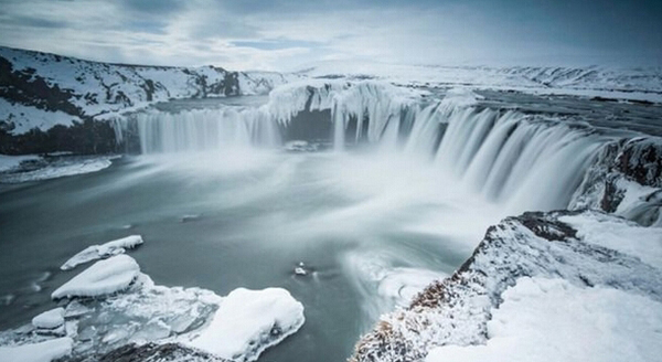 冰岛众神的瀑布