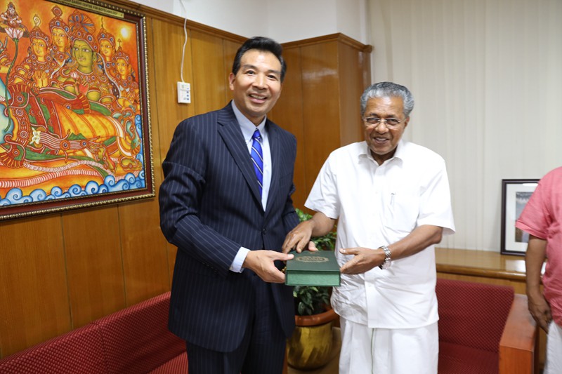 中国驻印度大使罗照辉会见印度喀拉拉邦首席部长维贾扬