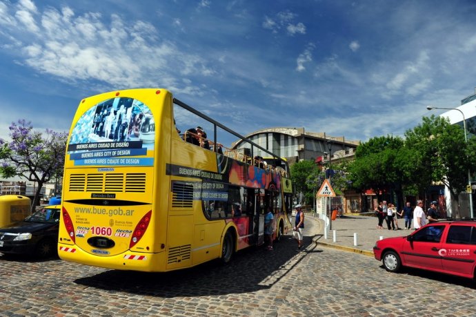阿根廷首都布宜诺斯艾利斯旅游大巴车