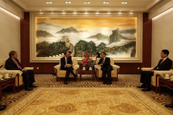 Li Jinzao Meets with Former PM of New Zealand John Key