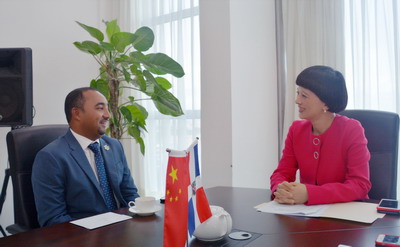 中国驻多米尼加商代处代表傅新蓉会见多米尼加蓬塔卡纳市市长拉米雷斯