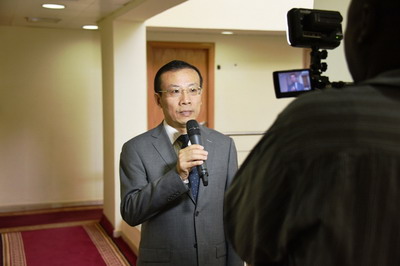 中国驻苏丹大使李连和接受苏丹媒体采访