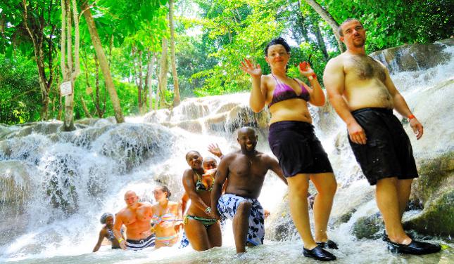牙买加八条河邓斯河瀑布