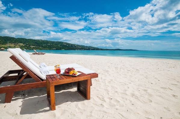 牙买加南海岸桑德斯度假村的海滩