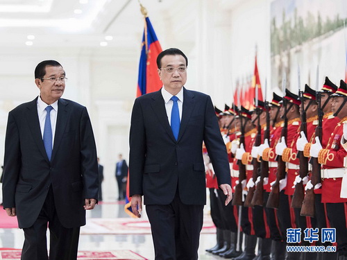 Li Keqiang Holds Talks with Prime Minister Hun Sen of Cambodia