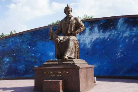 乌兹别克斯坦撒马尔罕兀鲁伯雕像