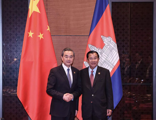 Wang Yi Meets with Prime Minister Hun Sen of Cambodia