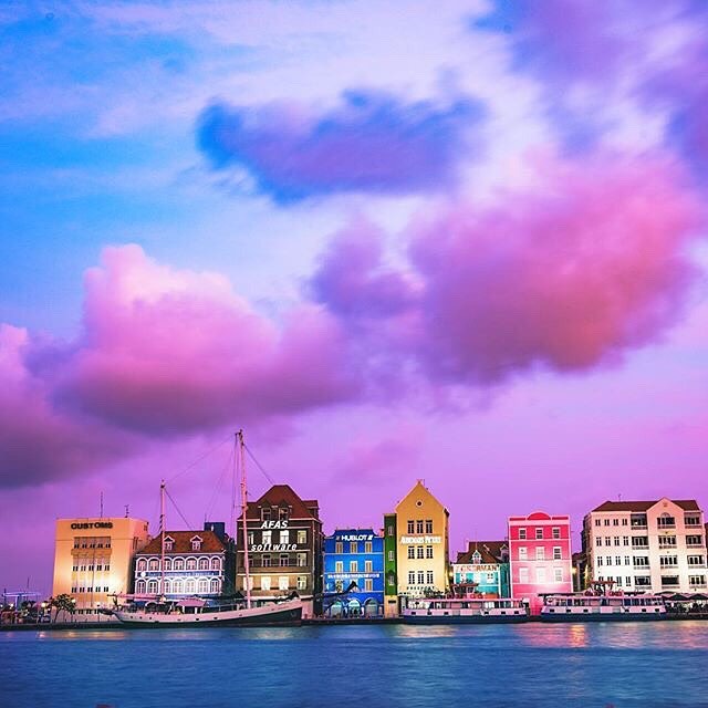 加勒比海库拉索岛彩虹小镇威廉斯塔德